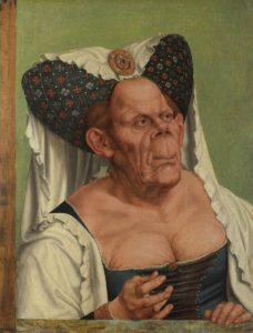 Vieille femme très laide vue de face, la poitrine compressée dans un corset, sur un fond vert clair.